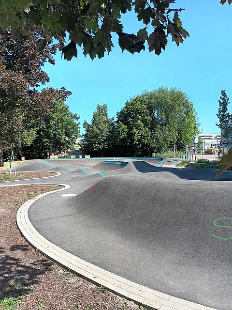 Das ist der fertige Pump Track. Er kann täglich genutzt werden. 